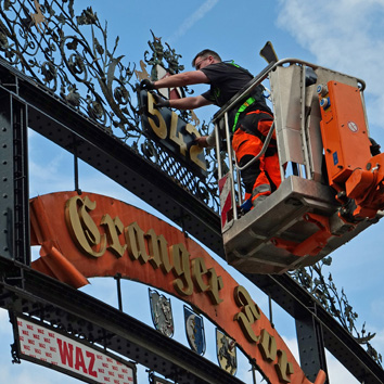 PM Cranger KIrmes 2026 - Montage der Zahl 542, quadrat © Stadtmarketing Herne GmbH